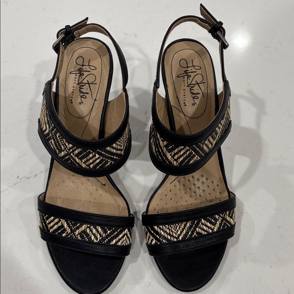 Life Stride Black and Beige Patterned Sandals